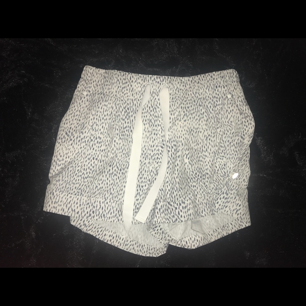 Spring Breakaway Casual Lululemon Shorts size 6
